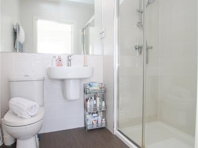 EN SUITE SHOWER ROOM